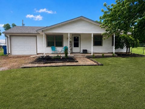 Photo of 37189 W County Street 2660 Road, Anadarko, OK 73005 (MLS # 1230307)