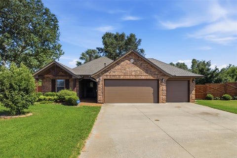 Photo of 12800 Mackenzie Street, Choctaw, OK 73020 (MLS # 1234069)