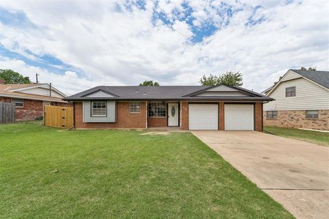 Photo of 204 N Ranchwood Boulevard, Yukon, OK 73099 (MLS # 1230008)