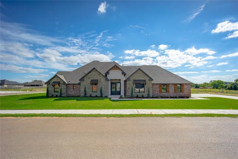 Photo of 140 W Lynn Drive, Mustang, OK 73064 (MLS # 1237887)