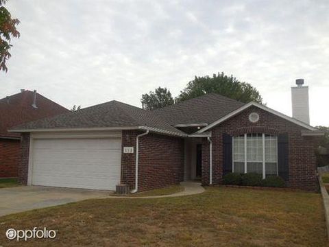 Photo of 213 Pinafore Drive, Norman, OK 73072 (MLS # 1229632)