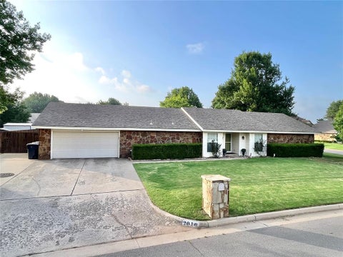 Photo of 2010 Bonnycastle Lane, Yukon, OK 73099 (MLS # 1233444)