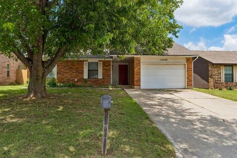 Photo of 12309 Rockgate Drive, Yukon, OK 73099 (MLS # 1231156)