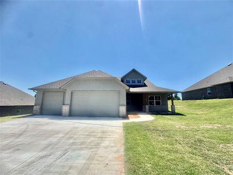 Photo of 151 Canyon Creek Lane, Guthrie, OK 73044 (MLS # 1211760)