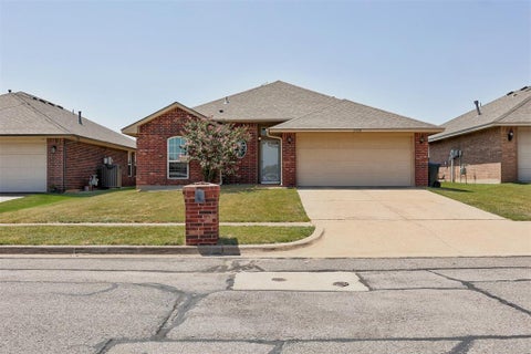 Photo of 2528 Queenston Avenue, Norman, OK 73071 (MLS # 1242576)