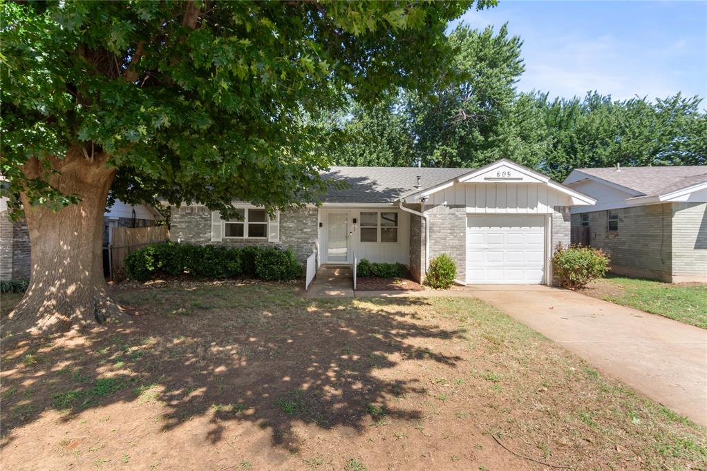 Photo 1 of 31 — 505 Meadow Lake Drive, Edmond, OK 73003