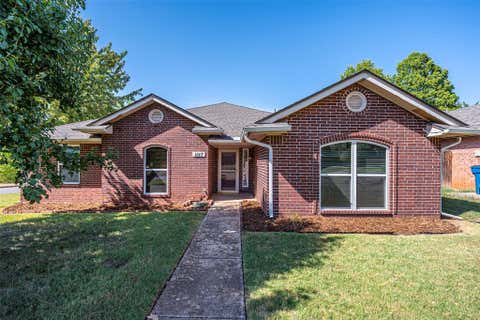 Photo of 1117 Pruett Drive, Edmond, OK 73003 (MLS # 1245833)