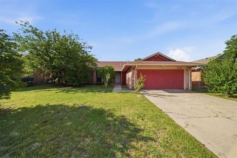 Photo of 8220 NW 112th Terrace, Oklahoma City, OK 73162 (MLS # 1228996)