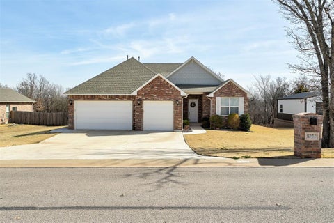 Photo of 8930 Tall Oaks Drive, Guthrie, OK 73044 (MLS # 1216251)