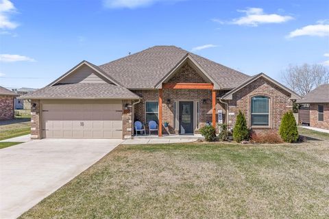 Photo of 1707 N 4th Avenue, Purcell, OK 73080 (MLS # 1237617)