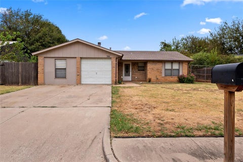 Photo of 701 Cherryvale Road, Edmond, OK 73003 (MLS # 1252069)
