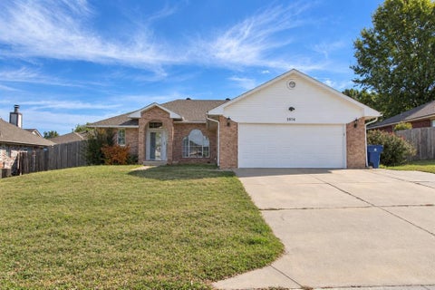 Photo of 1804 N Shawnee Trail, Choctaw, OK 73020 (MLS # 1255534)