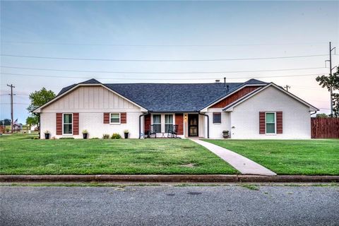 Photo of 112 Clador Drive, Chandler, OK 74834 (MLS # 1225817)