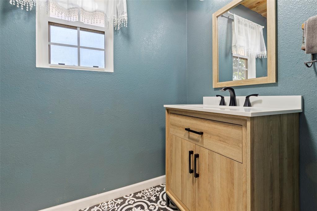 Meeker, Oklahoma 74855, United States, 4 Bedrooms Bedrooms, ,3 BathroomsBathrooms,Residential,Active,209803