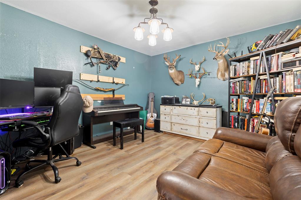 Meeker, Oklahoma 74855, United States, 4 Bedrooms Bedrooms, ,3 BathroomsBathrooms,Residential,Active,209803