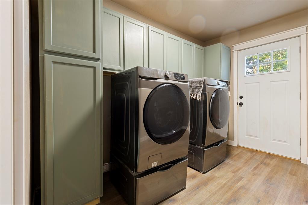 Meeker, Oklahoma 74855, United States, 4 Bedrooms Bedrooms, ,3 BathroomsBathrooms,Residential,Active,209803