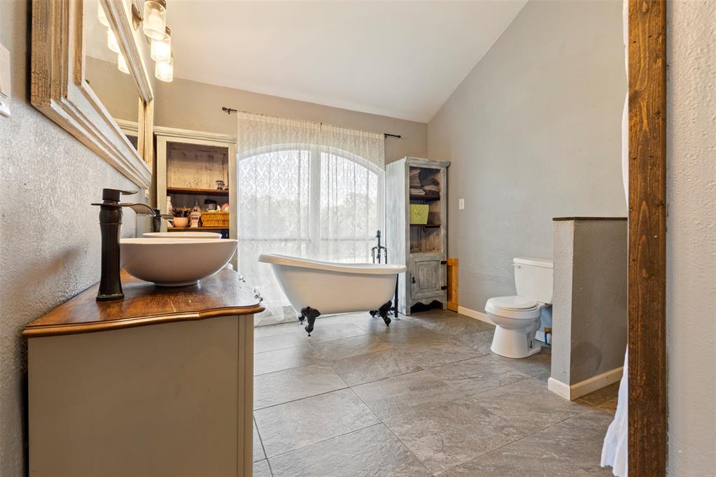 Meeker, Oklahoma 74855, United States, 4 Bedrooms Bedrooms, ,3 BathroomsBathrooms,Residential,Active,209803