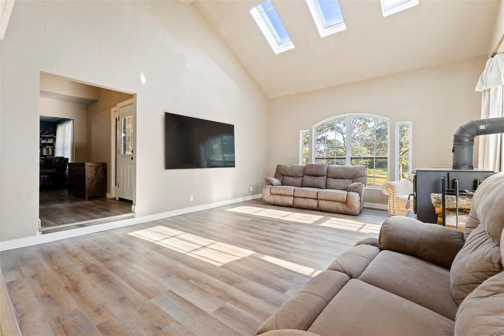 Meeker, Oklahoma 74855, United States, 4 Bedrooms Bedrooms, ,3 BathroomsBathrooms,Residential,Active,209803