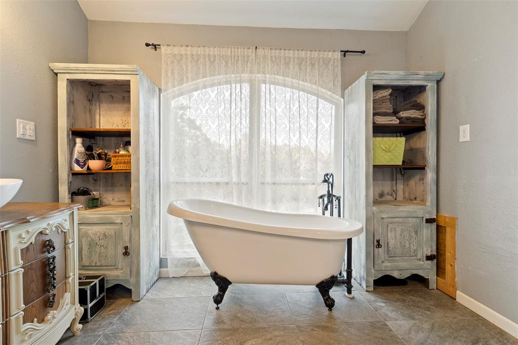 Meeker, Oklahoma 74855, United States, 4 Bedrooms Bedrooms, ,3 BathroomsBathrooms,Residential,Active,209803