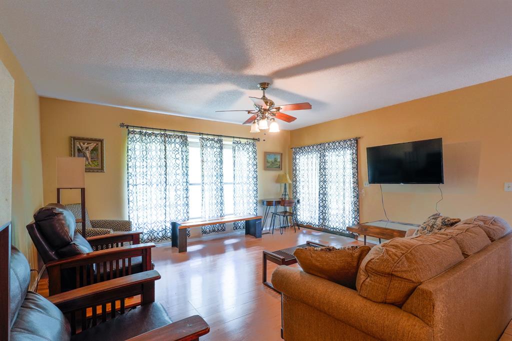 Shawnee, Oklahoma 74804, United States, 3 Bedrooms Bedrooms, ,2 BathroomsBathrooms,Residential,Active,211488