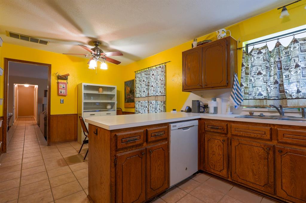 Shawnee, Oklahoma 74804, United States, 3 Bedrooms Bedrooms, ,2 BathroomsBathrooms,Residential,Active,211488