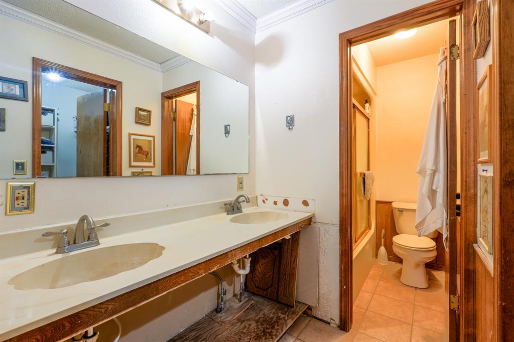 Shawnee, Oklahoma 74804, United States, 3 Bedrooms Bedrooms, ,2 BathroomsBathrooms,Residential,Active,211488