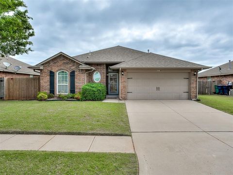 Photo of 1004 Desert Trail, Yukon, OK 73099 (MLS # 1230003)