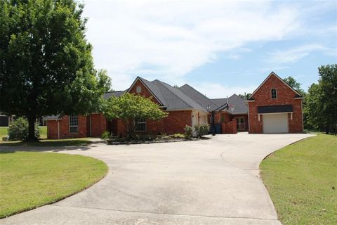 Photo of 1031 Hidden Valley Lane, Choctaw, OK 73020 (MLS # 1207100)