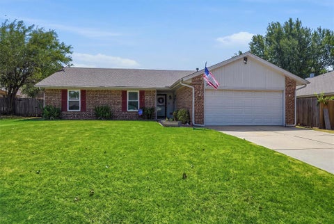 Photo of 1608 N Green Leaf Circle, Edmond, OK 73013 (MLS # 1243809)