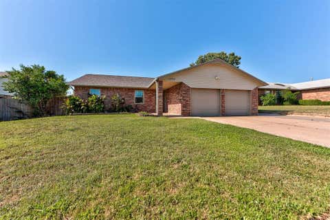 Photo of 1404 SE 7th Street, Moore, OK 73160 (MLS # 1241526)