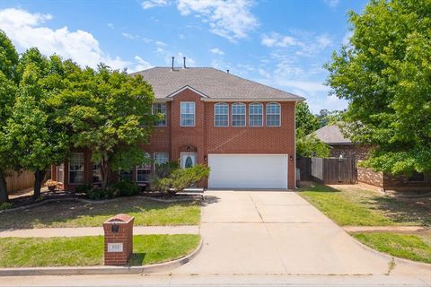 Photo of 809 Ellsworth Avenue, Yukon, OK 73099 (MLS # 1227334)