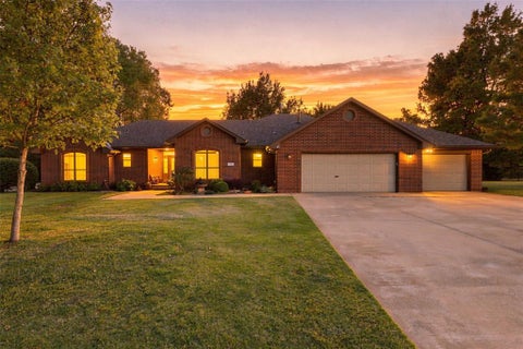 Photo of 801 Cameron Drive, Yukon, OK 73099 (MLS # 1246582)