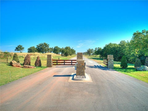 Photo of 13745 Rockys Way, Arcadia, OK 73007 (MLS # 1239989)