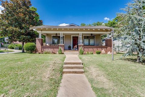 Photo of 631 NW 26th Street, Oklahoma City, OK 73103 (MLS # 1228240)