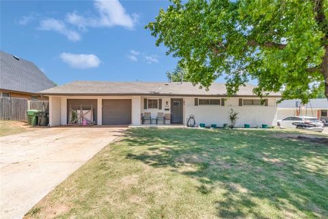 Photo of 1312 Kingston Drive, Yukon, OK 73099 (MLS # 1228657)