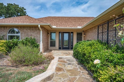 2807 W Royal Oaks Rd – Investment Home