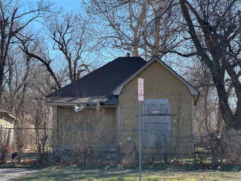 Photo of 1618 NW 3rd Street, Oklahoma City, OK 73106 (MLS # 1210938)