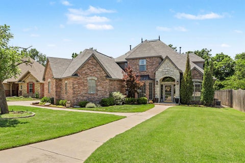 Photo of 604 Winding Creek Road, Yukon, OK 73099 (MLS # 1232745)