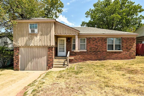 Photo of 2111 NE 26th Street, Oklahoma City, OK 73111 (MLS # 1248085)