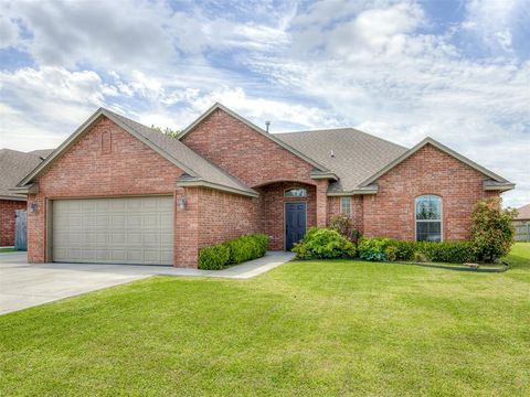 Photo of 640 SW 7th Street, Moore, OK 73160 (MLS # 1228656)