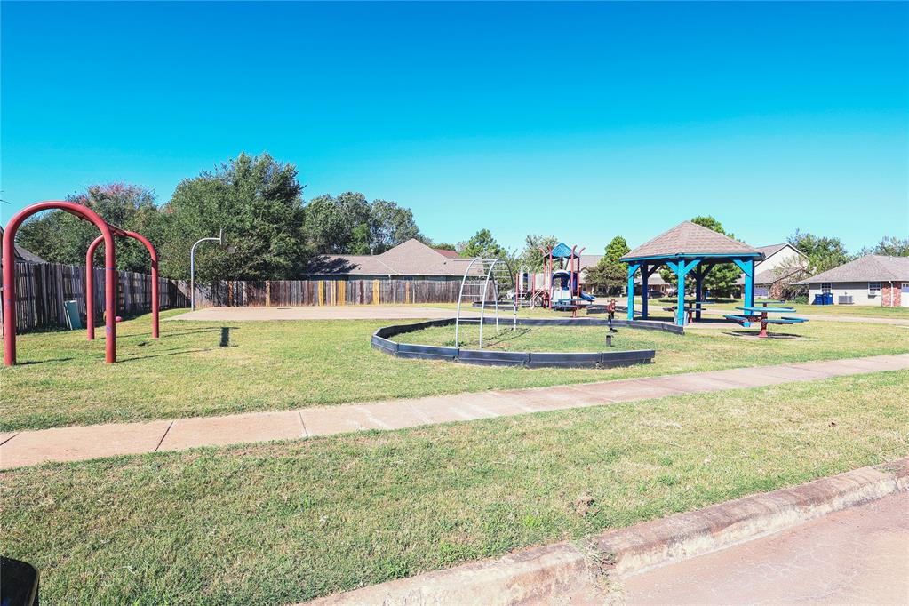 Shawnee, Oklahoma 74801, United States, 2 Bedrooms Bedrooms, ,2 BathroomsBathrooms,Residential,Active,222072