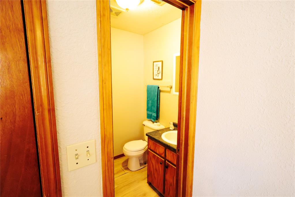 Shawnee, Oklahoma 74801, United States, 2 Bedrooms Bedrooms, ,2 BathroomsBathrooms,Residential,Active,222072