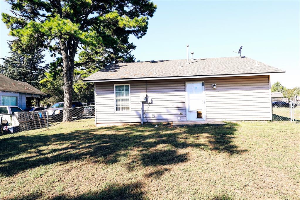 Shawnee, Oklahoma 74801, United States, 2 Bedrooms Bedrooms, ,2 BathroomsBathrooms,Residential,Active,222072