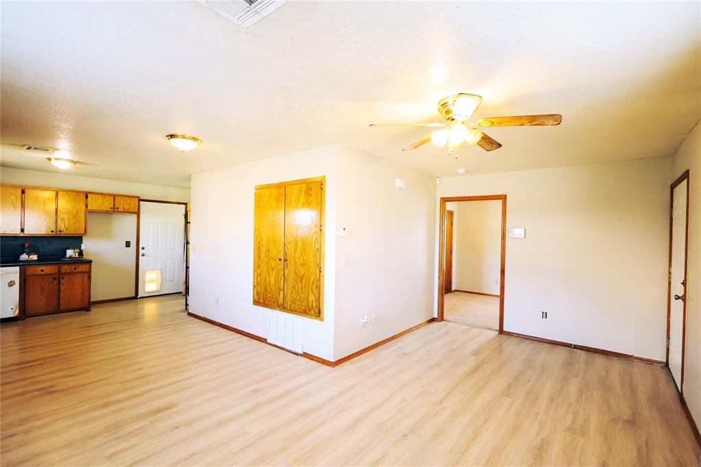 Shawnee, Oklahoma 74801, United States, 2 Bedrooms Bedrooms, ,2 BathroomsBathrooms,Residential,Active,222072