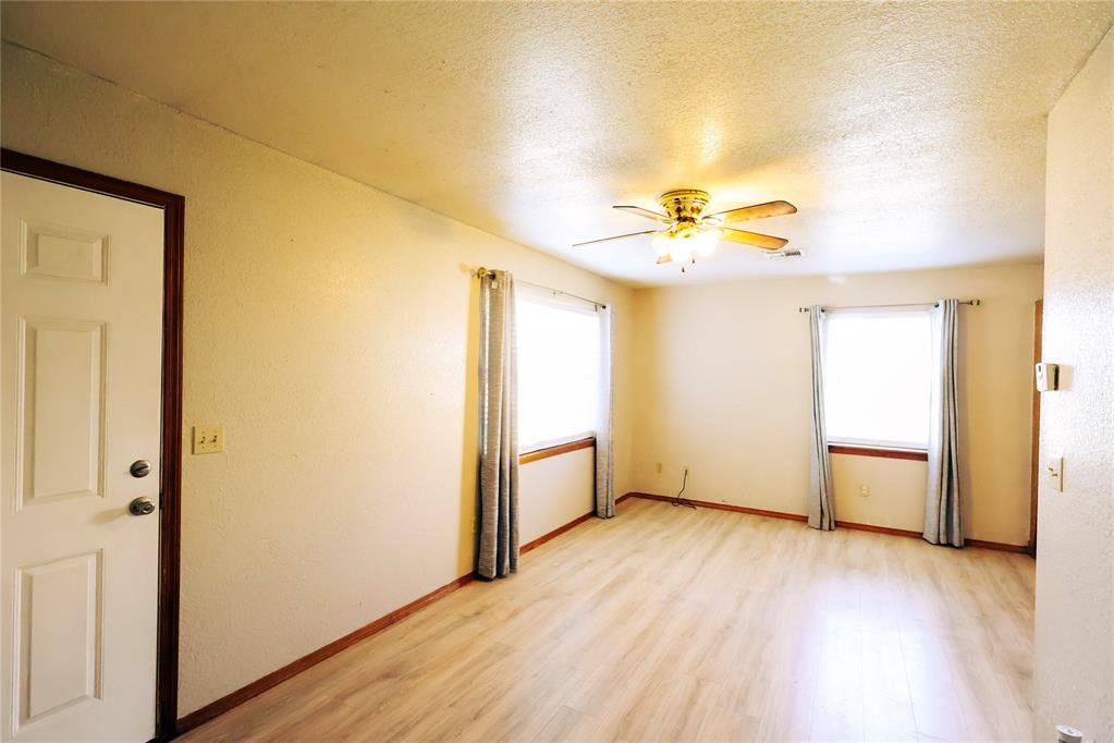 Shawnee, Oklahoma 74801, United States, 2 Bedrooms Bedrooms, ,2 BathroomsBathrooms,Residential,Active,222072