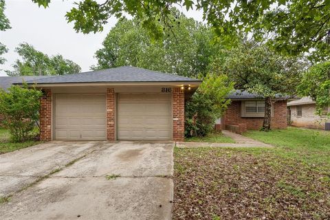 Photo of 816 Jupiter Road, Edmond, OK 73003 (MLS # 1229017)