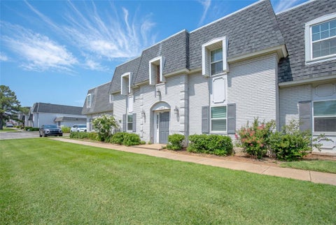 Photo of 11417 N May Avenue #B, Oklahoma City, OK 73120 (MLS # 1237259)