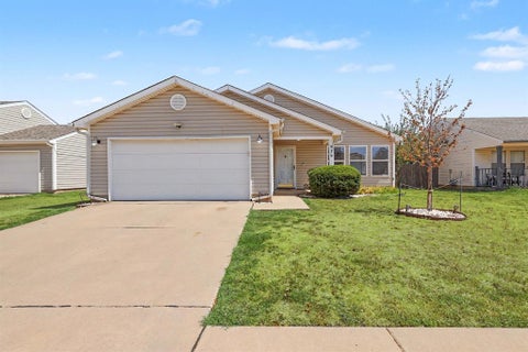 Photo of 916 Danbury Place, Yukon, OK 73099 (MLS # 1251928)