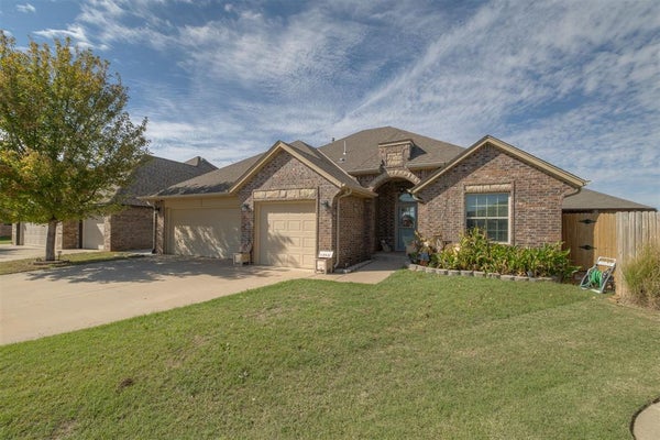 11717 SW 22ND TER, YUKON, OK 73099 - Image e52bf78e8ea870721bfcfaa917dd2bb6/911333599