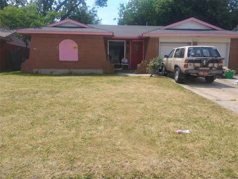 Photo of 1026 Biloxi Drive, Norman, OK 73071 (MLS # 1230193)